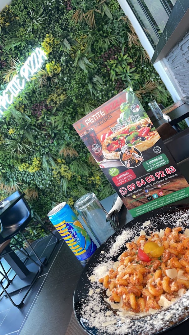 LA PETITE PIZZA · Photos 10